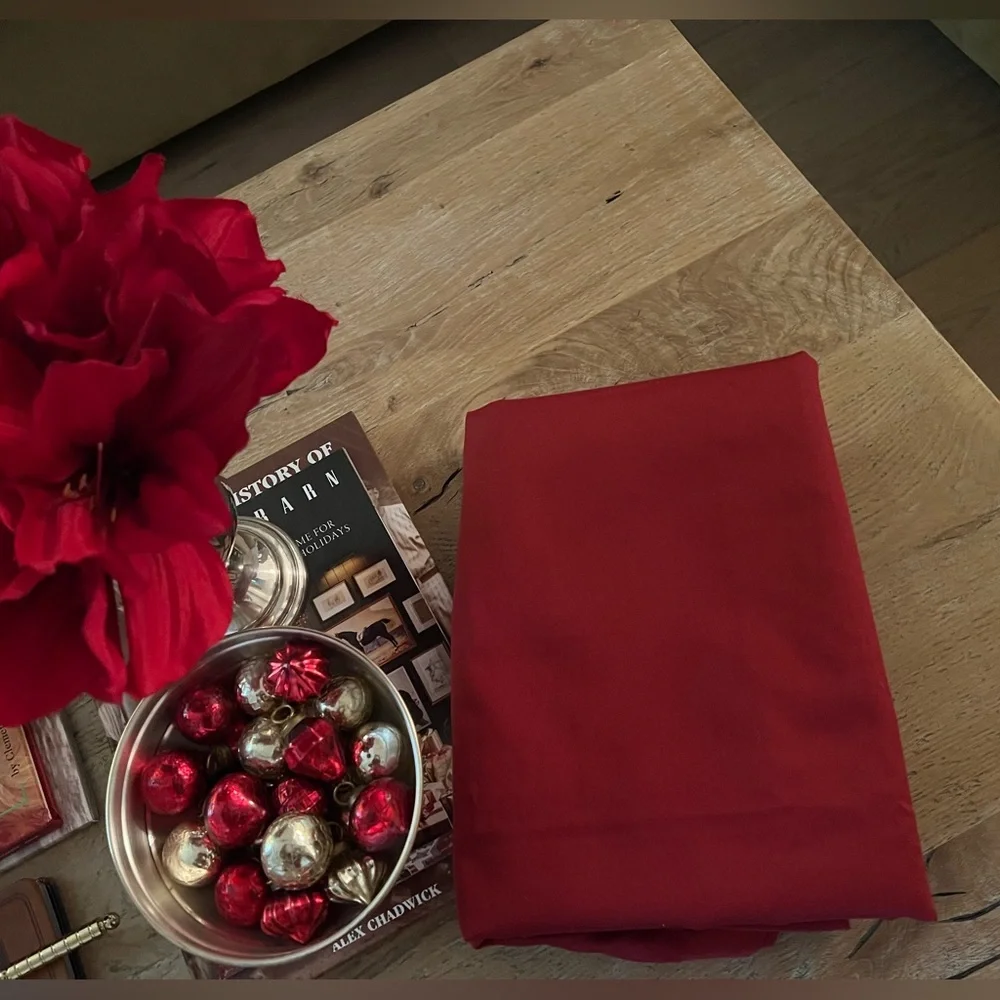 Pottery barn tablecloth new w/o tags 70x90 100% cotton stunning red color